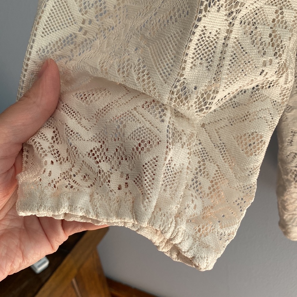 Xhilaration Women’s Cream Lace Blouse - Picture 3 of 7
